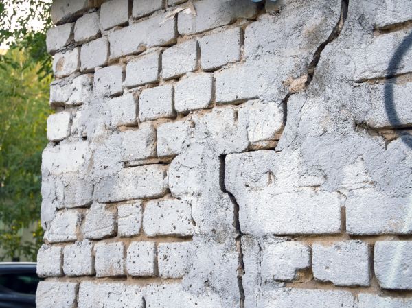 Cracked Brick Wall Repair in Lorain